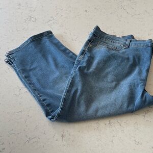 NWT Gloria Vanderbilt Amanda Capri size 14